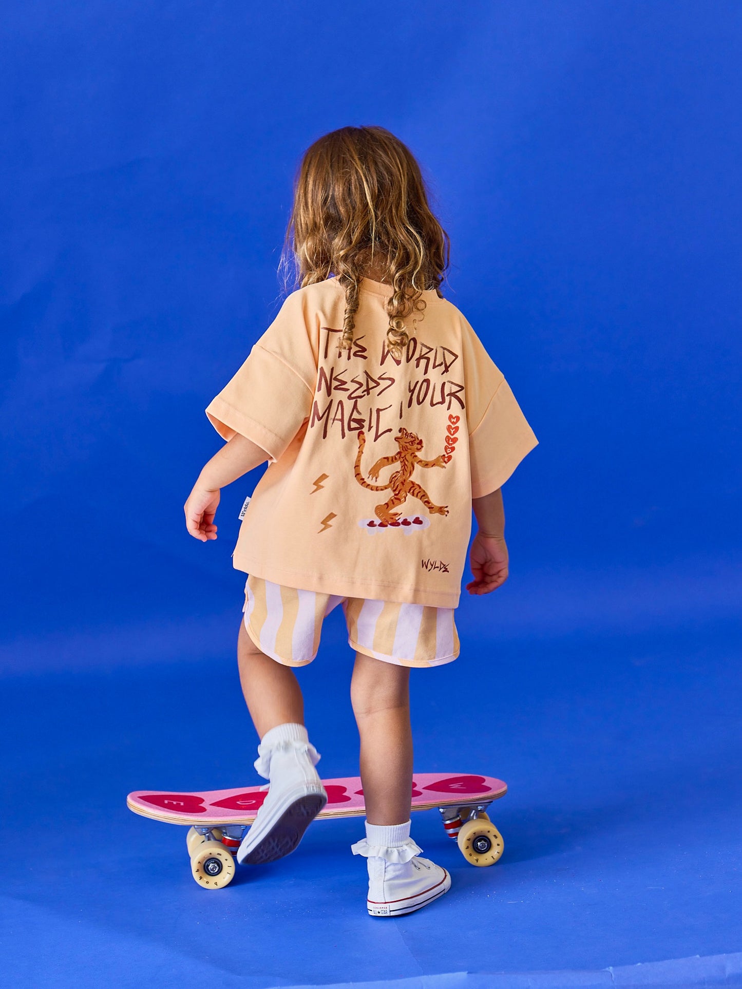 WYLDE THE LABEL Feel the Magic Tee